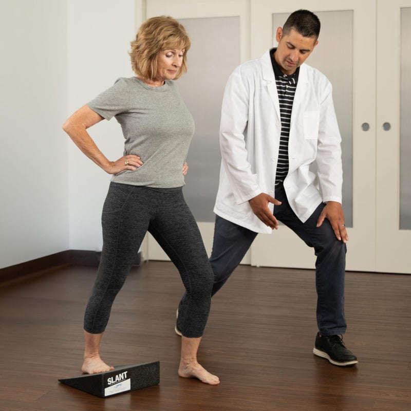 او بي تي بي ألواح OPTP المائلة (زوج) - ألواح إسفينية إسفنجية مائلة - معدات تمديد لإعادة تأهيل عضلات الساق والكاحل - أسافين للقدم للتمارين الرياضية، والتهاب وتر أخيل، والتهاب اللفافة الأخمصية، والتهاب عظم الساق - Image 3